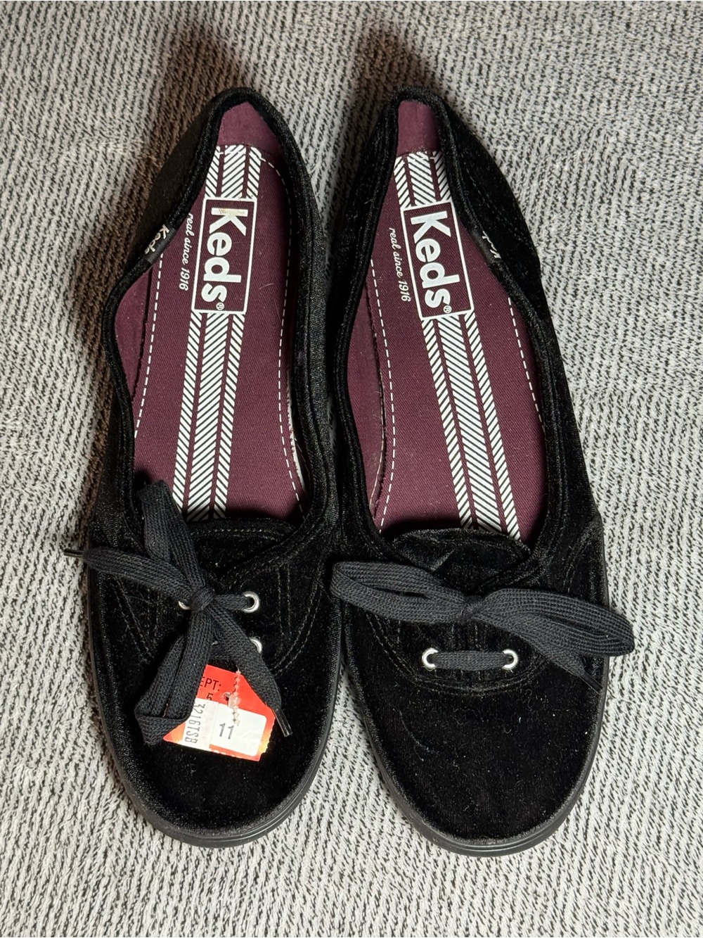 Keds Black Velvet Bow Lace-Up Women's Sneakers size 11 - Picture 2 of 6